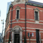 旧大阪教育生命保険ビル角地の玄関