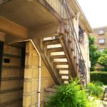 旧宮塚町住宅の階段裏側