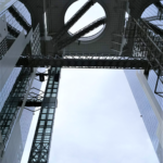 空中庭園を下から見上げたところ(昼)